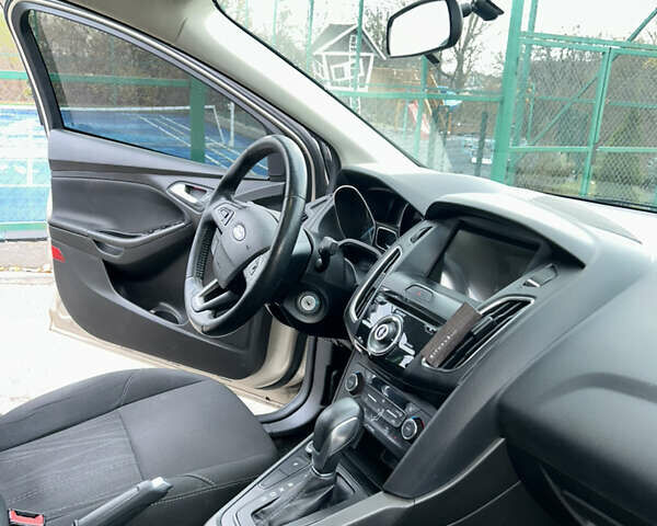 Бежевий Форд Фокус, об'ємом двигуна 2 л та пробігом 102 тис. км за 9400 $, фото 4 на Automoto.ua