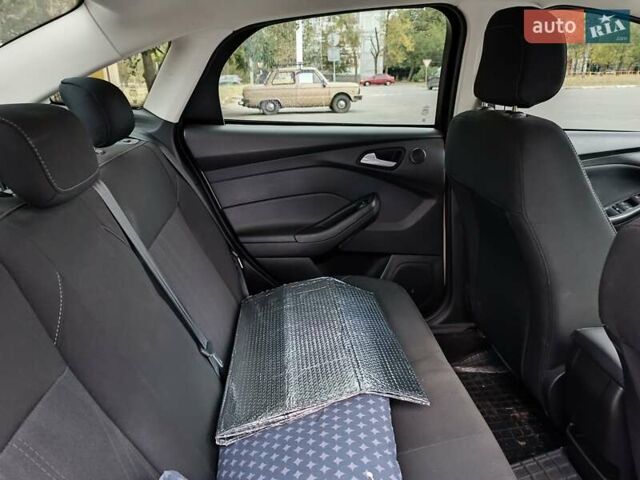 Бежевий Форд Фокус, об'ємом двигуна 2 л та пробігом 111 тис. км за 11000 $, фото 7 на Automoto.ua