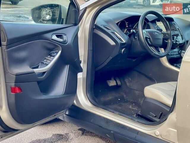 Бежевий Форд Фокус, об'ємом двигуна 2 л та пробігом 264 тис. км за 6750 $, фото 31 на Automoto.ua