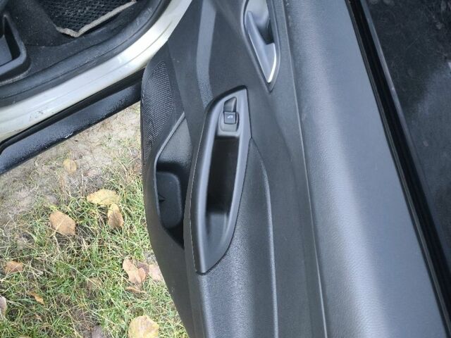 Бежевий Форд Фокус, об'ємом двигуна 2 л та пробігом 180 тис. км за 8500 $, фото 11 на Automoto.ua