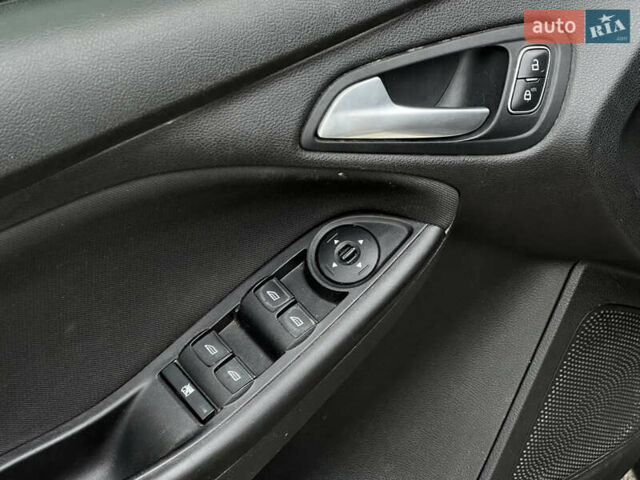 Бежевый Форд Фокус, объемом двигателя 2 л и пробегом 128 тыс. км за 7800 $, фото 30 на Automoto.ua