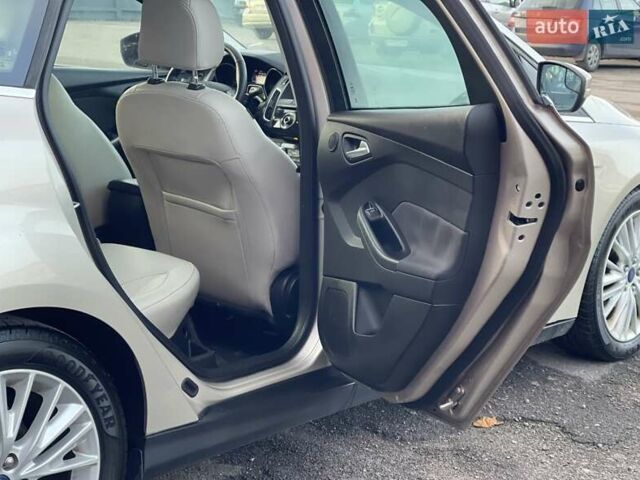 Бежевий Форд Фокус, об'ємом двигуна 2 л та пробігом 264 тис. км за 6750 $, фото 26 на Automoto.ua