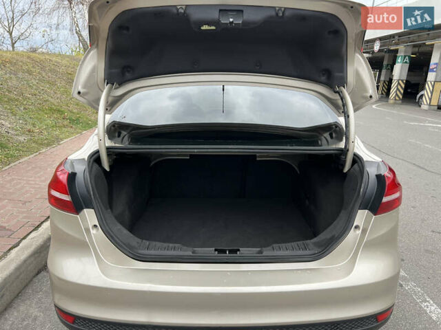 Бежевый Форд Фокус, объемом двигателя 2 л и пробегом 128 тыс. км за 7800 $, фото 44 на Automoto.ua