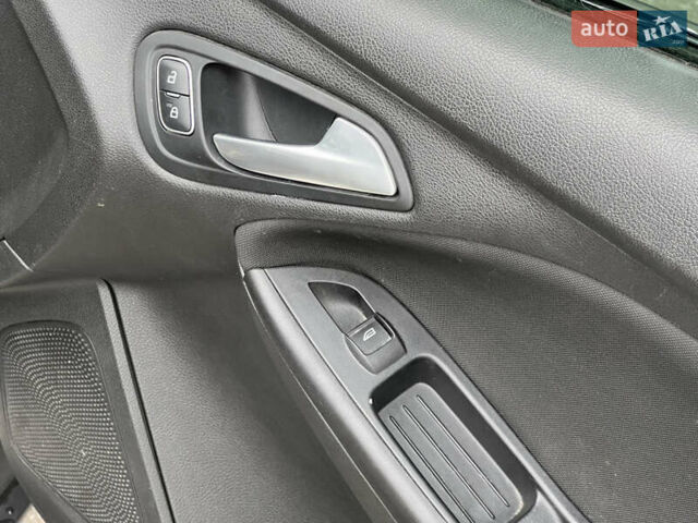 Бежевый Форд Фокус, объемом двигателя 2 л и пробегом 128 тыс. км за 7800 $, фото 52 на Automoto.ua