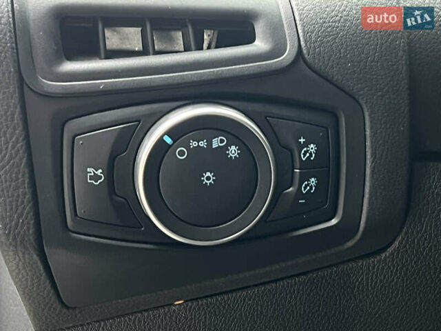 Бежевый Форд Фокус, объемом двигателя 2 л и пробегом 128 тыс. км за 7800 $, фото 33 на Automoto.ua