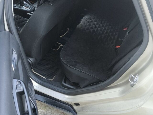 Бежевий Форд Фокус, об'ємом двигуна 2 л та пробігом 180 тис. км за 8500 $, фото 5 на Automoto.ua