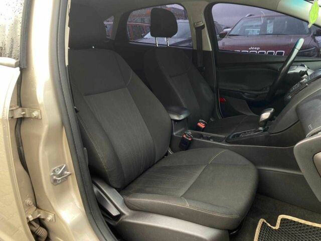 Бежевий Форд Фокус, об'ємом двигуна 2 л та пробігом 180 тис. км за 8990 $, фото 12 на Automoto.ua