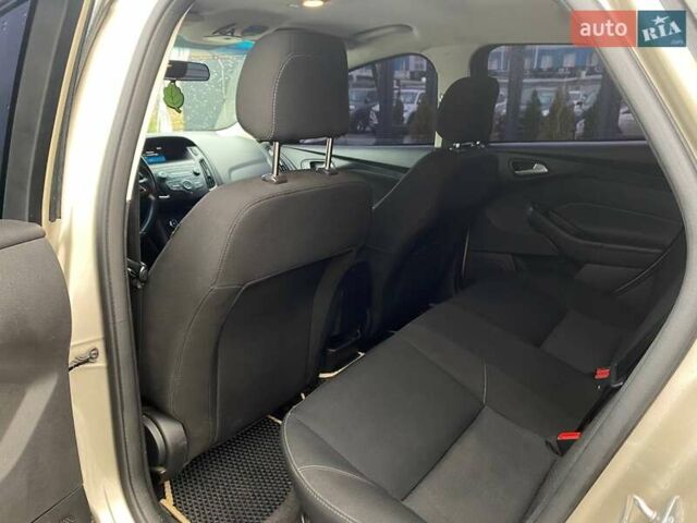 Бежевий Форд Фокус, об'ємом двигуна 2 л та пробігом 180 тис. км за 8990 $, фото 25 на Automoto.ua