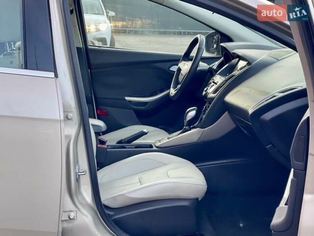 Бежевий Форд Фокус, об'ємом двигуна 2 л та пробігом 264 тис. км за 6750 $, фото 22 на Automoto.ua