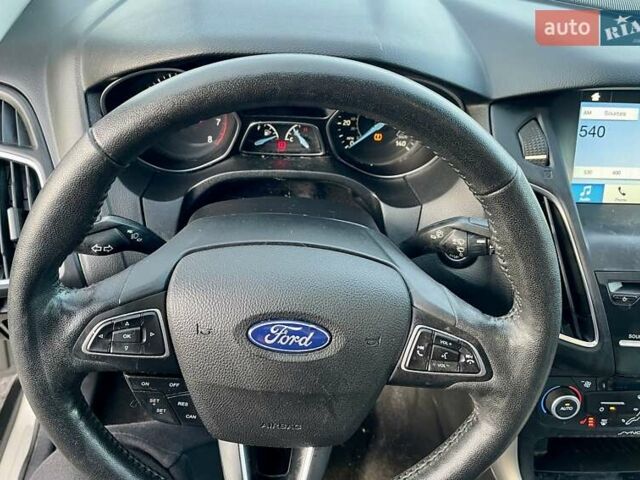 Бежевий Форд Фокус, об'ємом двигуна 2 л та пробігом 264 тис. км за 6750 $, фото 41 на Automoto.ua