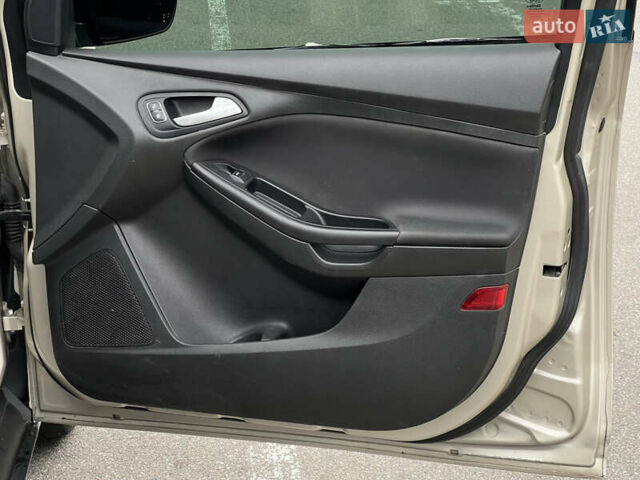 Бежевый Форд Фокус, объемом двигателя 2 л и пробегом 128 тыс. км за 7800 $, фото 51 на Automoto.ua