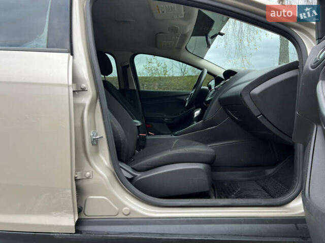 Бежевый Форд Фокус, объемом двигателя 2 л и пробегом 128 тыс. км за 7800 $, фото 53 на Automoto.ua