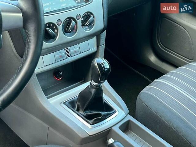 Бежевый Форд Фокус, объемом двигателя 1.6 л и пробегом 217 тыс. км за 6400 $, фото 34 на Automoto.ua