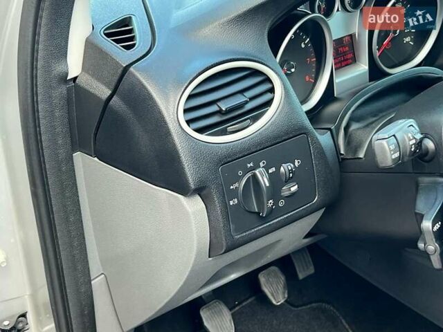 Бежевый Форд Фокус, объемом двигателя 1.6 л и пробегом 217 тыс. км за 6400 $, фото 30 на Automoto.ua