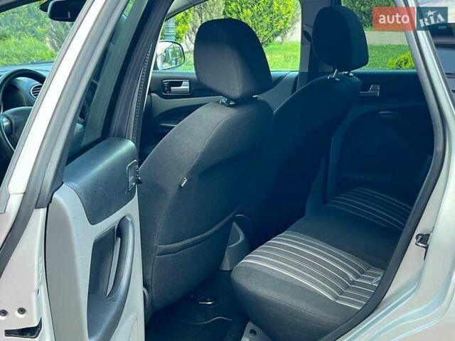 Бежевый Форд Фокус, объемом двигателя 1.6 л и пробегом 217 тыс. км за 6400 $, фото 27 на Automoto.ua