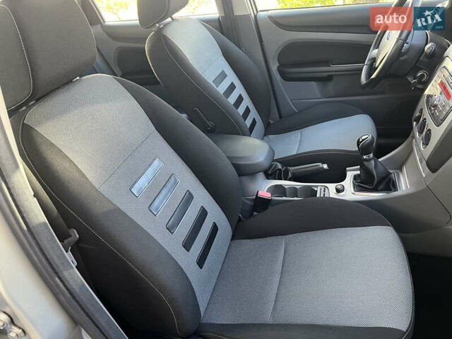 Бежевый Форд Фокус, объемом двигателя 0 л и пробегом 220 тыс. км за 6200 $, фото 16 на Automoto.ua