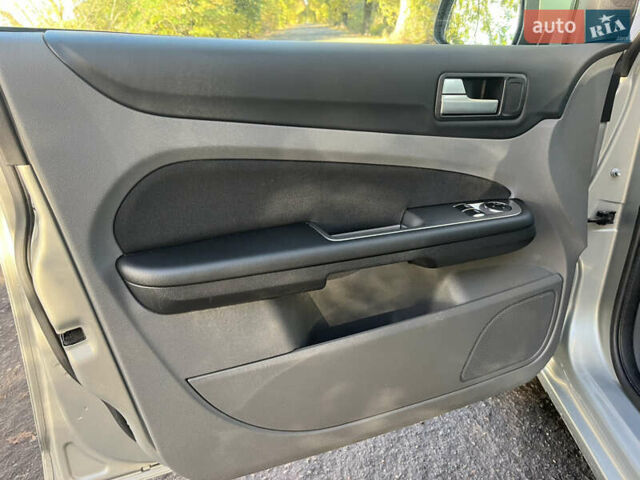 Бежевый Форд Фокус, объемом двигателя 0 л и пробегом 220 тыс. км за 6200 $, фото 20 на Automoto.ua