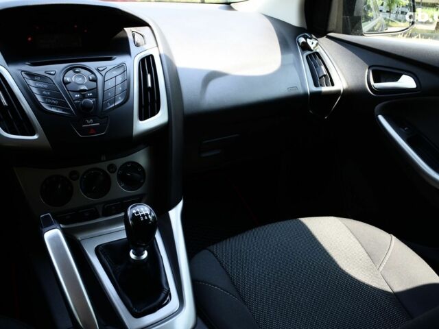 Черный Форд Фокус, объемом двигателя 1.6 л и пробегом 225 тыс. км за 7500 $, фото 13 на Automoto.ua