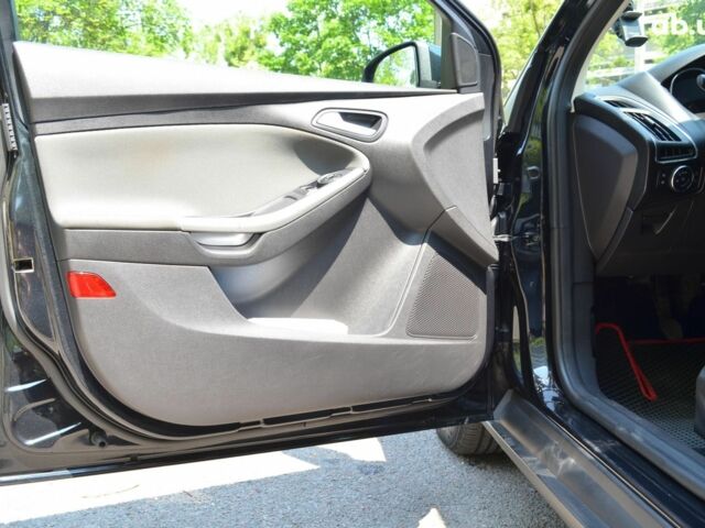 Черный Форд Фокус, объемом двигателя 1.6 л и пробегом 225 тыс. км за 7500 $, фото 8 на Automoto.ua