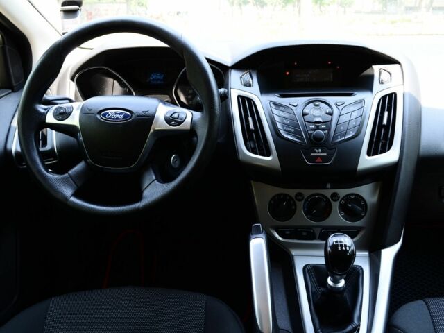 Черный Форд Фокус, объемом двигателя 1.6 л и пробегом 225 тыс. км за 7500 $, фото 12 на Automoto.ua