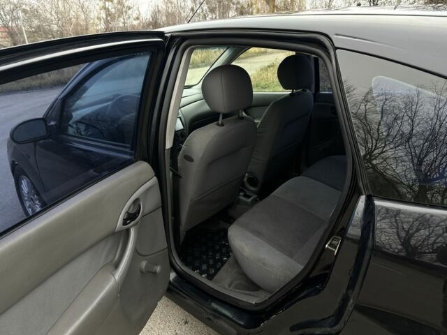 Черный Форд Фокус, объемом двигателя 1.8 л и пробегом 224 тыс. км за 1450 $, фото 10 на Automoto.ua