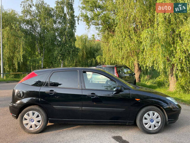 Черный Форд Фокус, объемом двигателя 1.6 л и пробегом 268 тыс. км за 3800 $, фото 1 на Automoto.ua