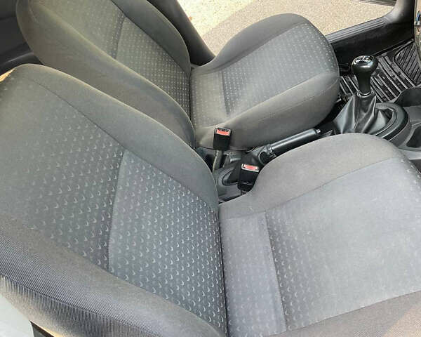 Черный Форд Фокус, объемом двигателя 1.6 л и пробегом 268 тыс. км за 3800 $, фото 7 на Automoto.ua