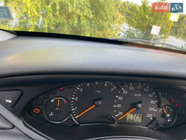 Черный Форд Фокус, объемом двигателя 1.6 л и пробегом 268 тыс. км за 3800 $, фото 10 на Automoto.ua