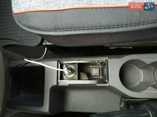 Черный Форд Фокус, объемом двигателя 1.6 л и пробегом 319 тыс. км за 3900 $, фото 12 на Automoto.ua