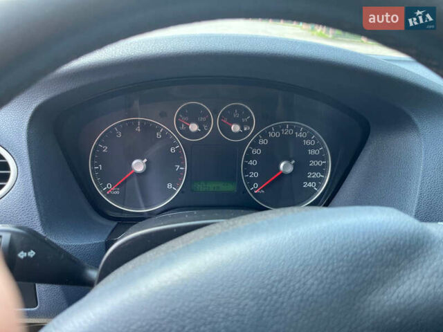 Черный Форд Фокус, объемом двигателя 1.6 л и пробегом 265 тыс. км за 3900 $, фото 4 на Automoto.ua