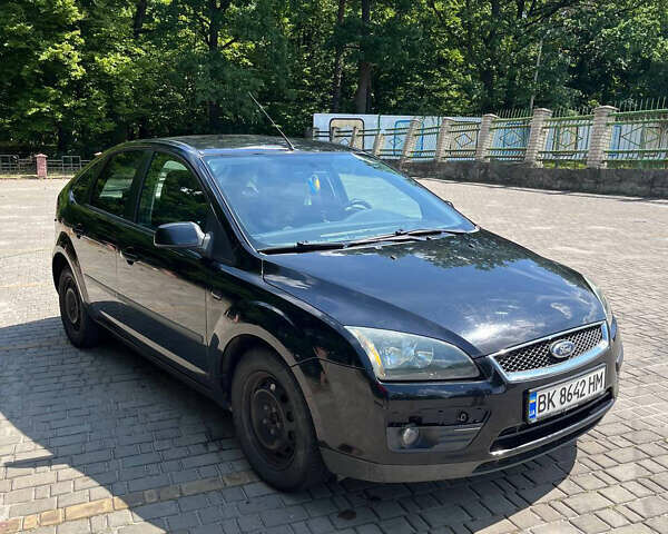 Черный Форд Фокус, объемом двигателя 1.6 л и пробегом 265 тыс. км за 3900 $, фото 1 на Automoto.ua