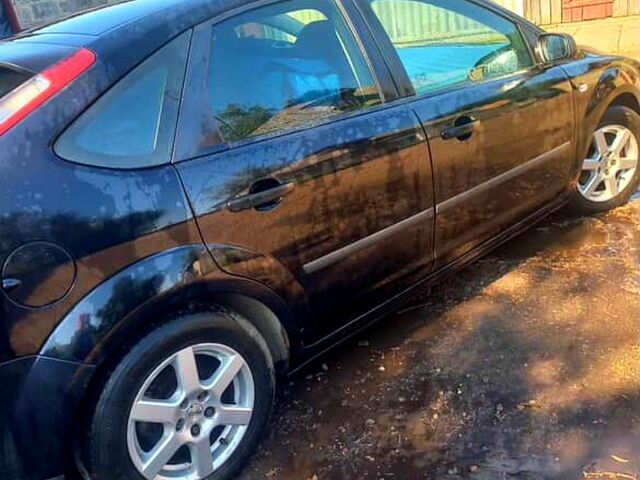 Черный Форд Фокус, объемом двигателя 1.6 л и пробегом 223 тыс. км за 4000 $, фото 2 на Automoto.ua