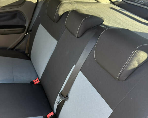 Черный Форд Фокус, объемом двигателя 1.6 л и пробегом 208 тыс. км за 5500 $, фото 9 на Automoto.ua