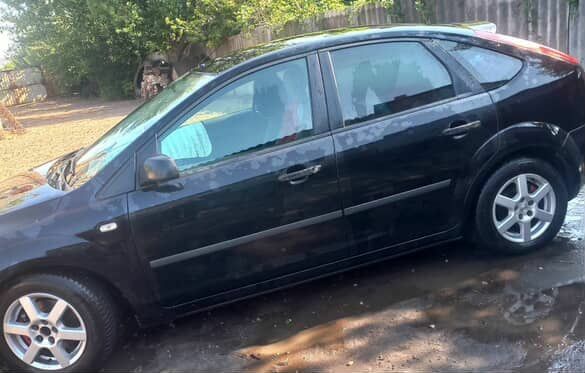 Чорний Форд Фокус, об'ємом двигуна 1.6 л та пробігом 223 тис. км за 4000 $, фото 4 на Automoto.ua