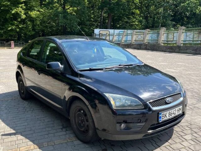 Черный Форд Фокус, объемом двигателя 1.6 л и пробегом 270 тыс. км за 3800 $, фото 1 на Automoto.ua