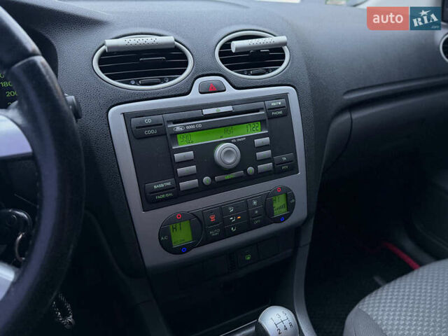 Черный Форд Фокус, объемом двигателя 1.6 л и пробегом 291 тыс. км за 4200 $, фото 41 на Automoto.ua