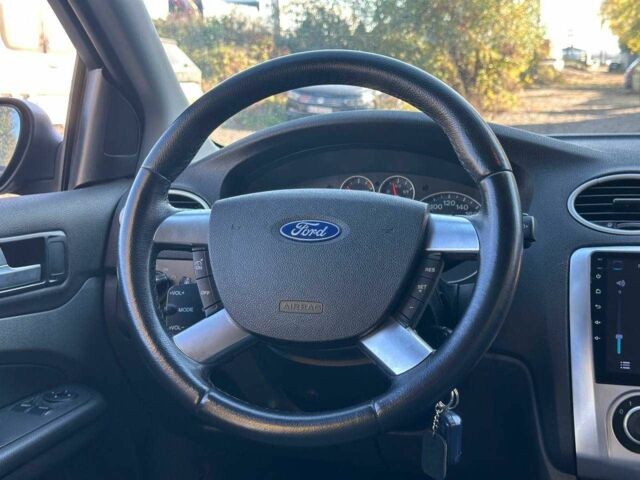 Черный Форд Фокус, объемом двигателя 1.6 л и пробегом 239 тыс. км за 5190 $, фото 12 на Automoto.ua