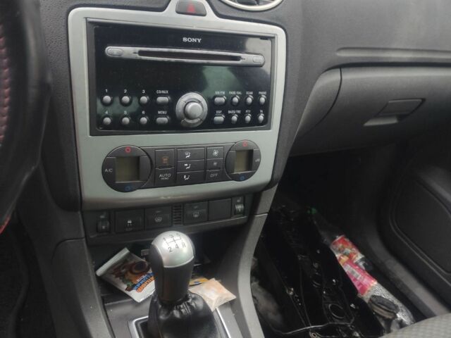 Черный Форд Фокус, объемом двигателя 1.6 л и пробегом 300 тыс. км за 1200 $, фото 19 на Automoto.ua