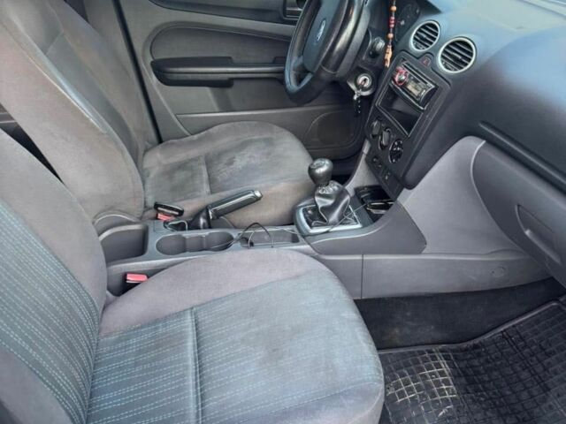 Чорний Форд Фокус, об'ємом двигуна 1.6 л та пробігом 298 тис. км за 4500 $, фото 5 на Automoto.ua