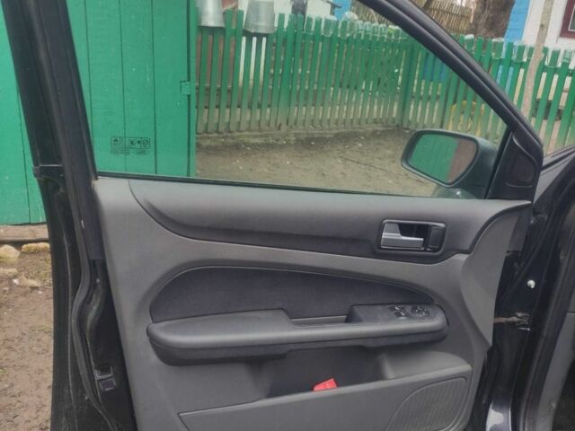 Черный Форд Фокус, объемом двигателя 1.6 л и пробегом 300 тыс. км за 1200 $, фото 13 на Automoto.ua