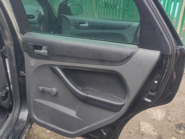 Черный Форд Фокус, объемом двигателя 1.6 л и пробегом 300 тыс. км за 1100 $, фото 11 на Automoto.ua