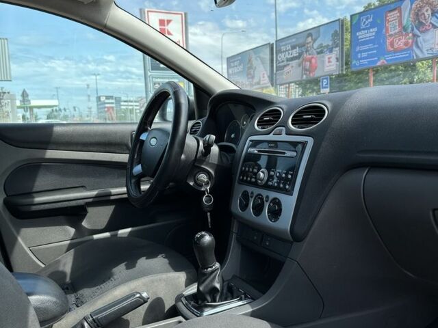 Черный Форд Фокус, объемом двигателя 1.6 л и пробегом 290 тыс. км за 2750 $, фото 12 на Automoto.ua