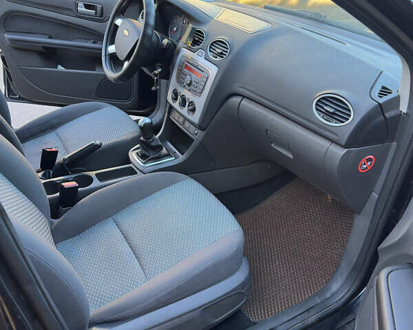 Черный Форд Фокус, объемом двигателя 1.6 л и пробегом 269 тыс. км за 5000 $, фото 8 на Automoto.ua