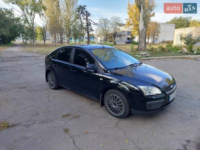 Черный Форд Фокус, объемом двигателя 1.6 л и пробегом 146 тыс. км за 5200 $, фото 5 на Automoto.ua