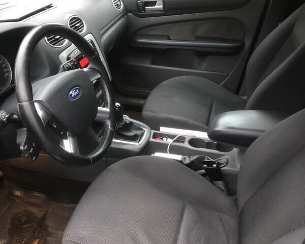 Черный Форд Фокус, объемом двигателя 1.6 л и пробегом 215 тыс. км за 4500 $, фото 8 на Automoto.ua