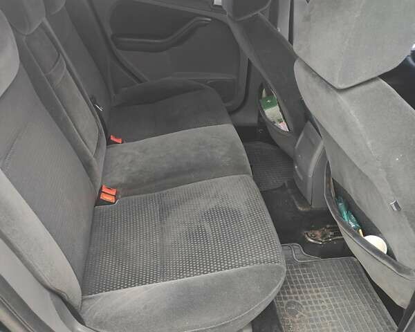 Черный Форд Фокус, объемом двигателя 2 л и пробегом 300 тыс. км за 4300 $, фото 7 на Automoto.ua