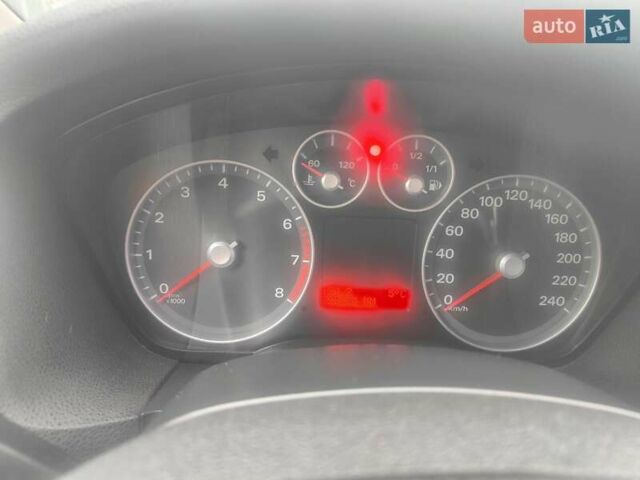 Черный Форд Фокус, объемом двигателя 2 л и пробегом 300 тыс. км за 4300 $, фото 8 на Automoto.ua