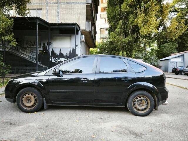 Черный Форд Фокус, объемом двигателя 1.6 л и пробегом 155 тыс. км за 4000 $, фото 1 на Automoto.ua