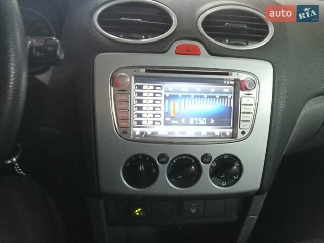 Черный Форд Фокус, объемом двигателя 1.6 л и пробегом 228 тыс. км за 3850 $, фото 3 на Automoto.ua