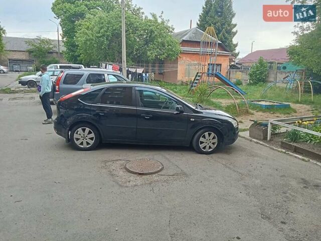 Черный Форд Фокус, объемом двигателя 1.6 л и пробегом 228 тыс. км за 3850 $, фото 12 на Automoto.ua